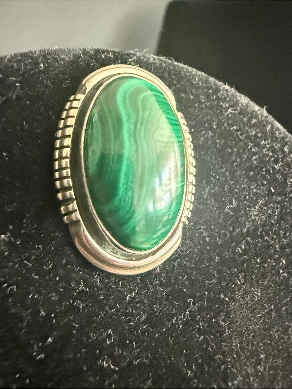 Designer L. Yazzie Sterling Silver Malachite Oval Statement Ring - Green
